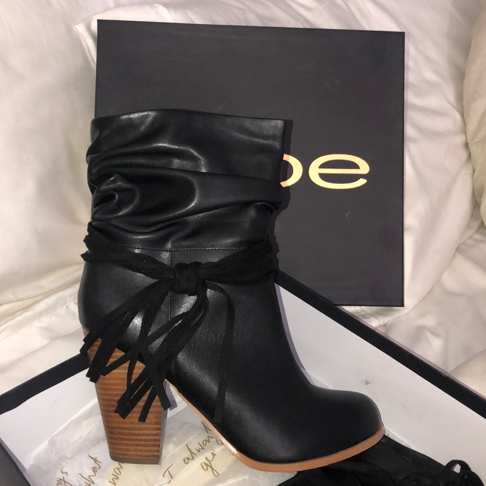 Heeled boots